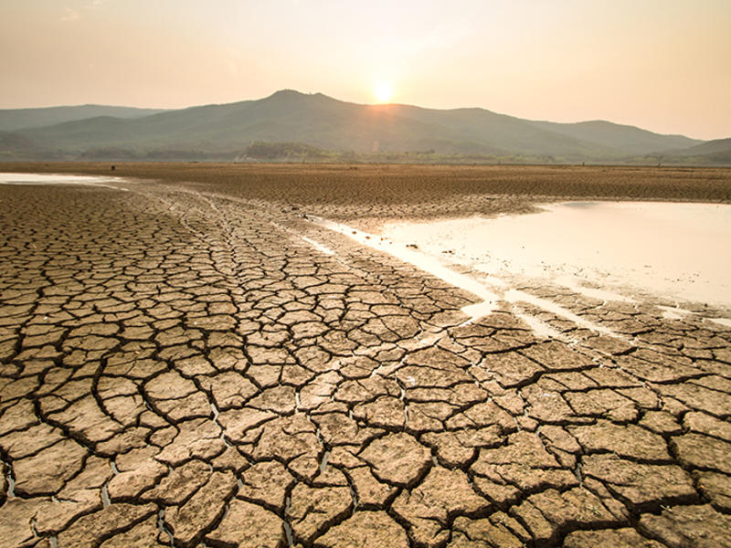 Drying lake effect of extreme weather Drying lake effect of extreme weather