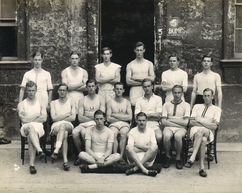 Bill Frankland, Queen's College athletics - Credit: Paul Watkins A team photo of The Queen’s College Oxford Athletics team from 1933, with all members dressed in athletics vests, shorts and spikes