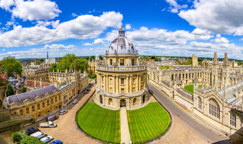 Daytime panorama of Oxford with the Radcliffe Camera to the foreground